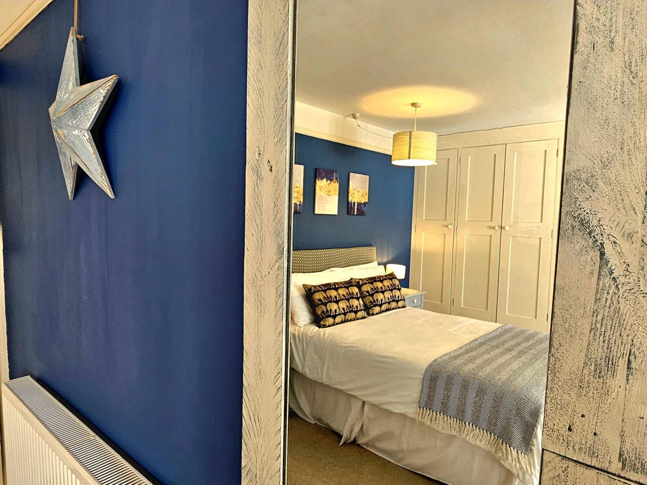 A full-length mirror to check your outfit before heading out, or simply admire the light-filled space around you.