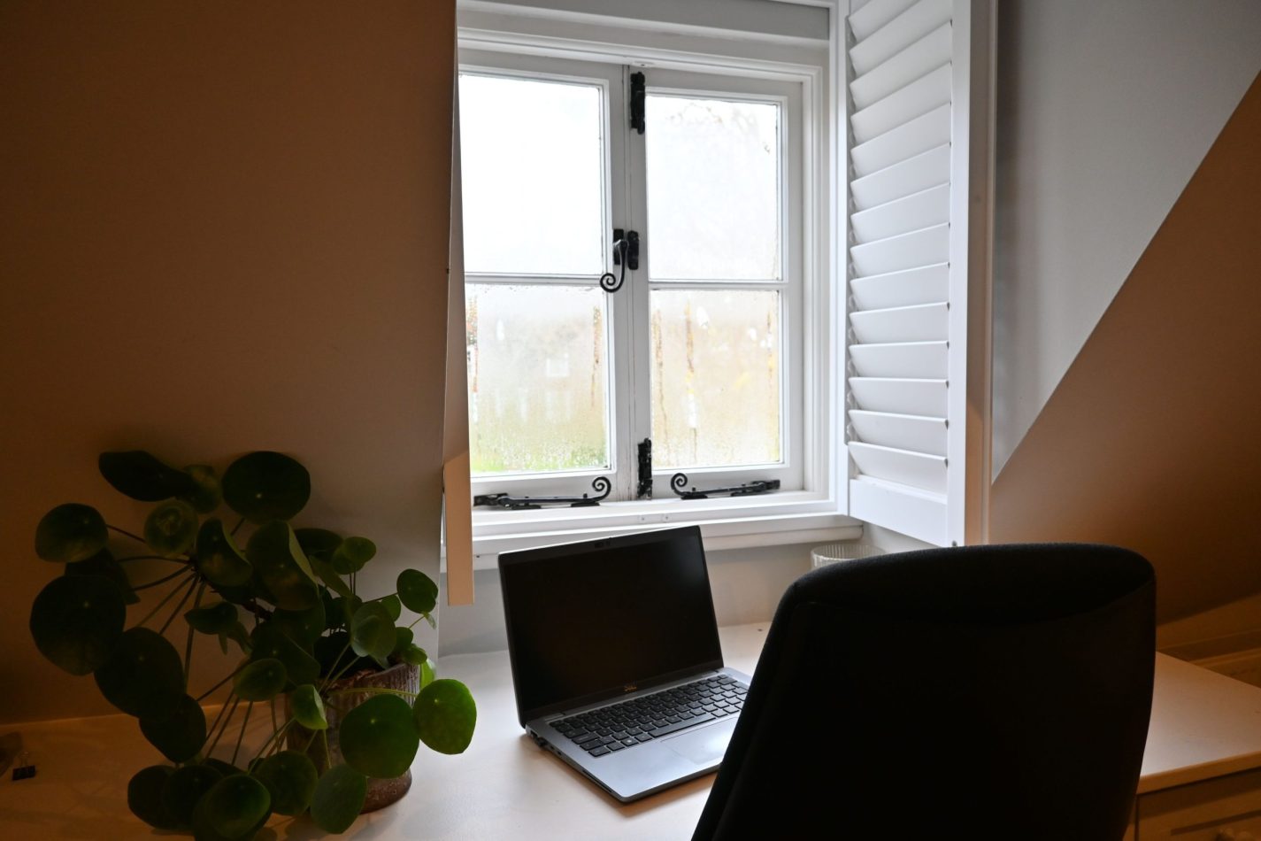 Your dedicated workstation overlooks the historic Sandwich churchyard, creating a calm, inspiring space for workation stays—perfect for balancing productivity with peaceful moments in your central Kent apartment.