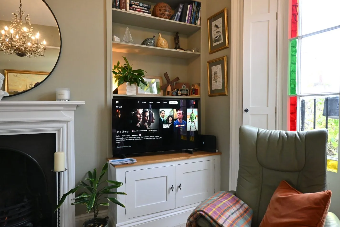 our lounge features a Smart TV for relaxed evenings in, perfect for unwinding after days exploring Sandwich, nearby golf courses or the Kent coast, all from the comfort of your stylish central apartment.