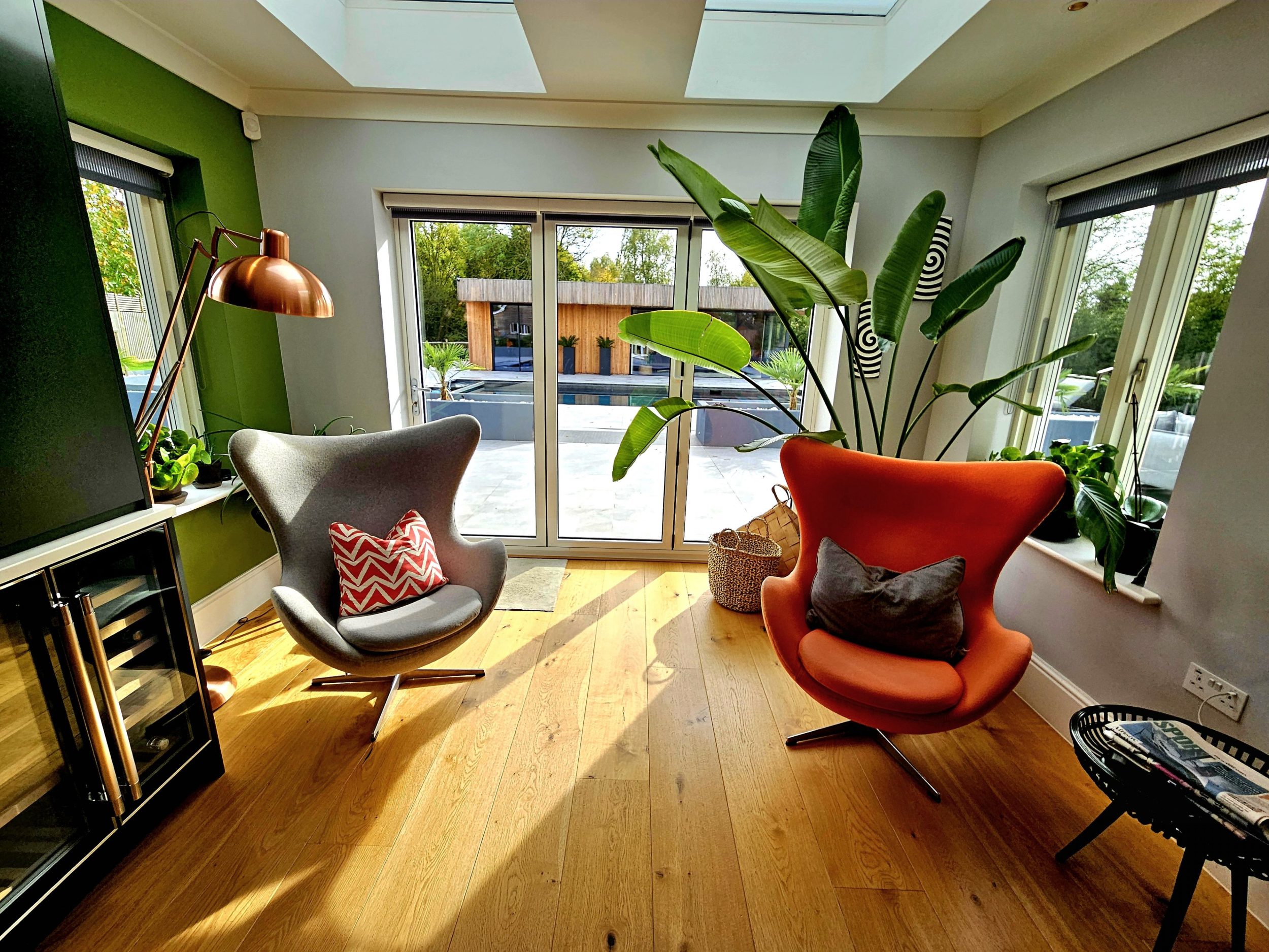 Relax on the window seat or sink into stylish egg chairs as patio doors open straight onto the pool area. A light-filled living space perfect for indoor-outdoor living, morning coffee and laid-back luxury stays in Kent.