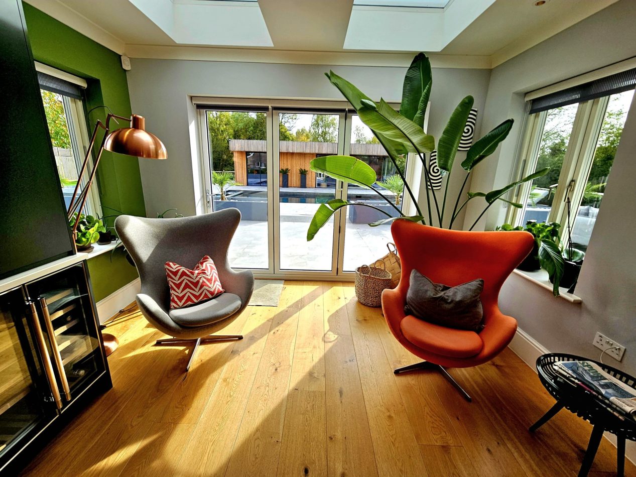Relax on the window seat or sink into stylish egg chairs as patio doors open straight onto the pool area. A light-filled living space perfect for indoor-outdoor living, morning coffee and laid-back luxury stays in Kent.