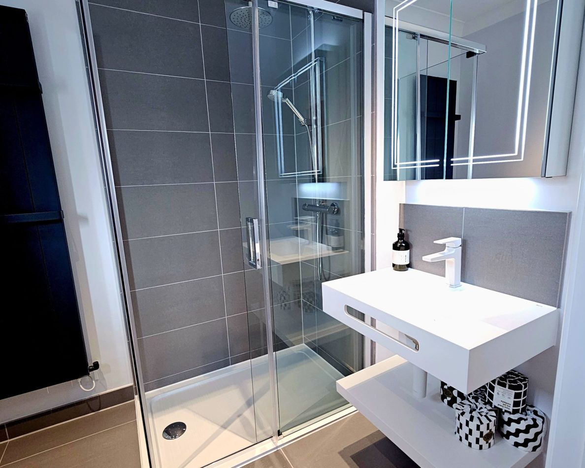 Refresh in the ensuite with a large walk-in shower, offering a clean, modern space to unwind. Perfect for starting your day or winding down after exploring, adding comfort to this luxury Kent holiday home.