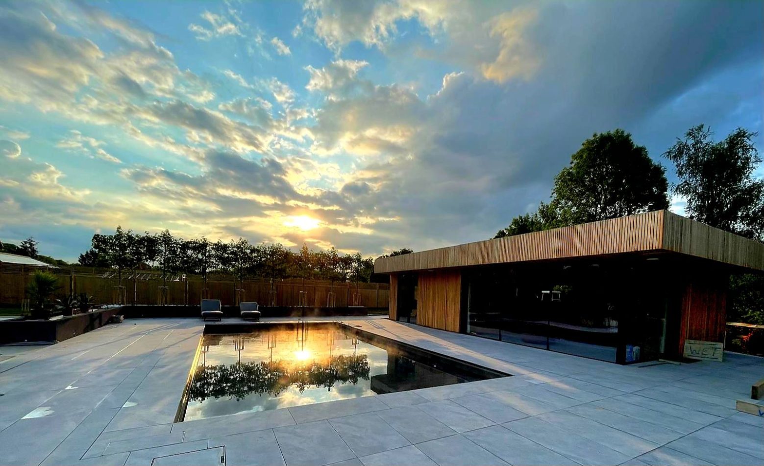 Watch incredible skies unfold above the outdoor heated pool, with golden sunsets and open views creating a truly special setting. Perfect for evening swims, relaxed moments and unforgettable stays in Kent.