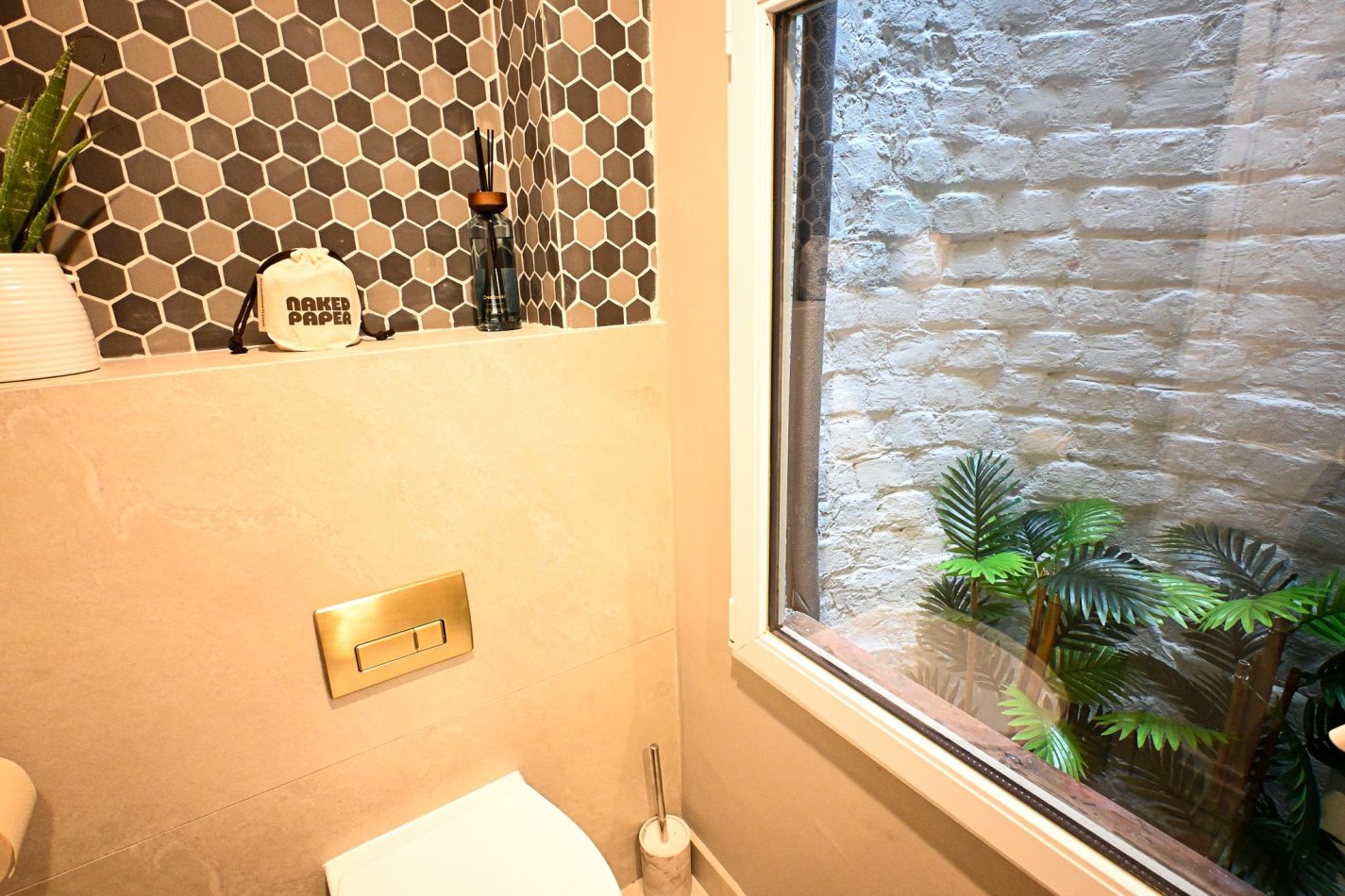 Even the smallest spaces at Kent House have been thoughtfully designed. This stylish cloakroom features contemporary finishes and elegant details, offering added convenience for families and groups enjoying a stay by the Ramsgate coast.