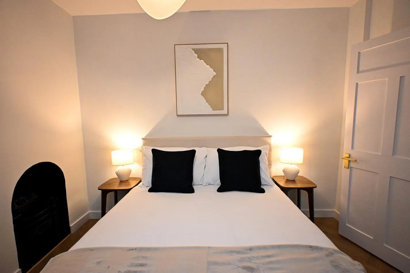 Sink into crisp linens and enjoy a peaceful night's sleep in this beautifully styled king bedroom. With calming coastal tones, soft lighting and thoughtful touches throughout, it's the perfect retreat after a day spent exploring Ramsgate's beaches, harbou