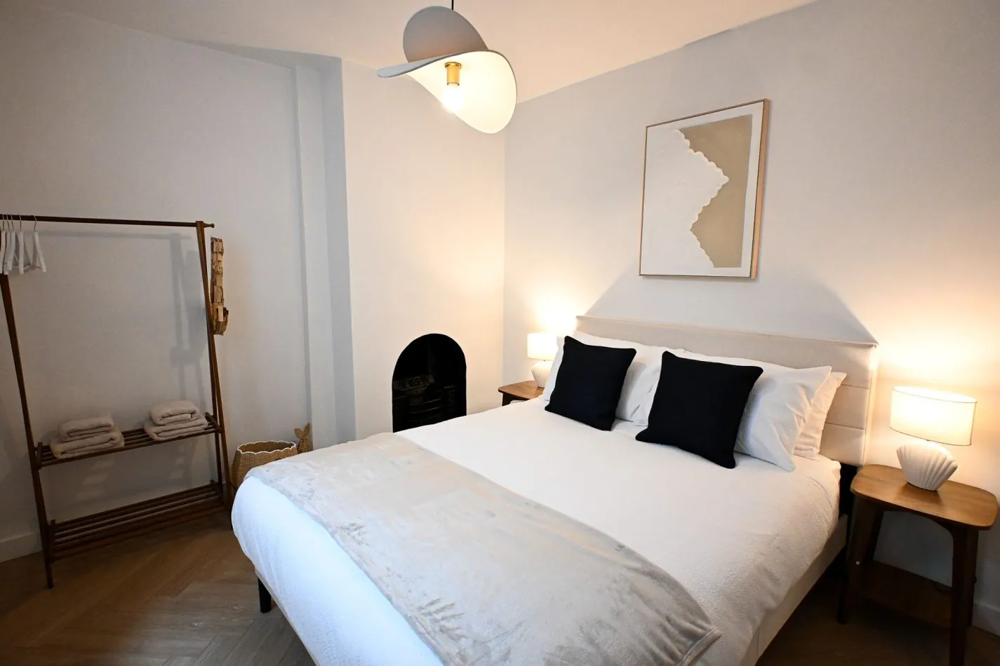 Thoughtfully designed with soft coastal-inspired décor and a luxurious king-size bed, this inviting bedroom offers the perfect place to recharge. Settle in with a good book, enjoy a peaceful night's sleep and wake refreshed for another day by the Kent co