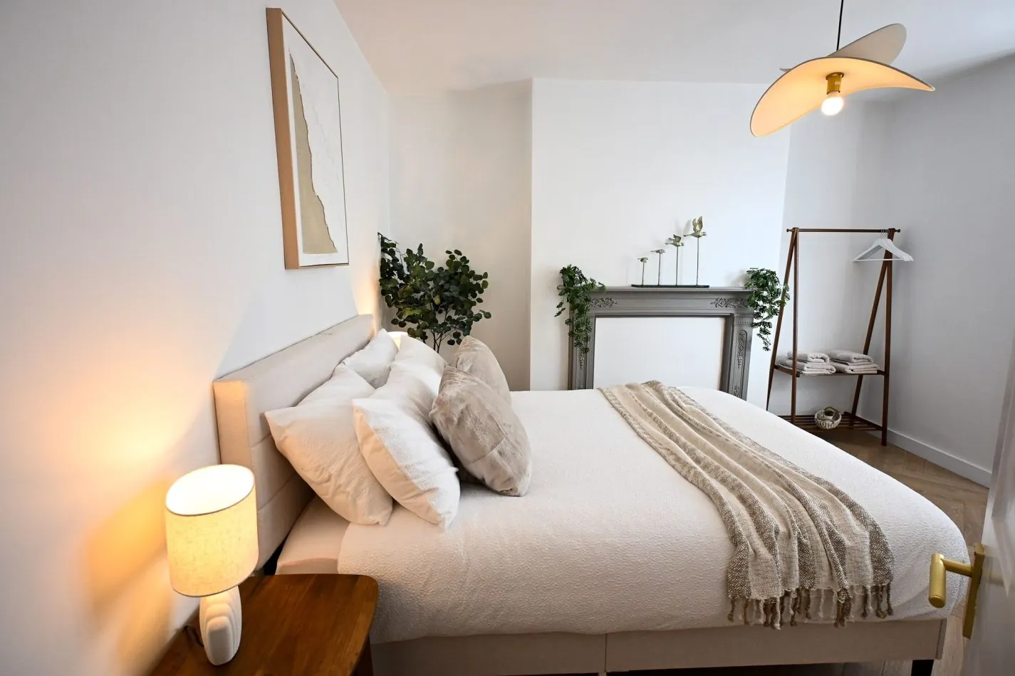 Retreat to this calming king bedroom, thoughtfully designed with soft coastal tones and elegant touches throughout. A peaceful space to recharge after beach walks, harbour adventures and evenings spent enjoying Ramsgate's vibrant waterfront.*
