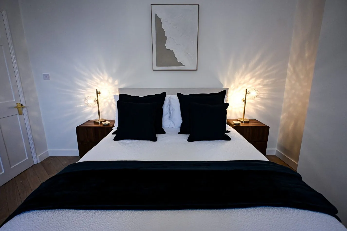 Designed with rest and relaxation in mind, this elegant king bedroom combines crisp linens, soft lighting and calming coastal tones. The perfect place to recharge after a day exploring Ramsgate's Royal Harbour, sandy beaches and vibrant seaside cafés.