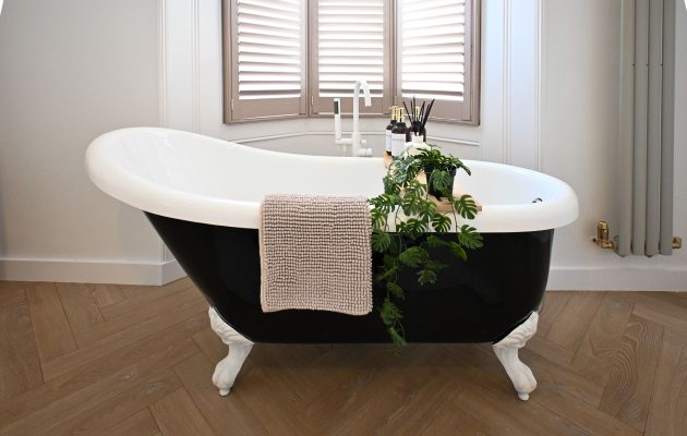 Wake in one of Kent House's most luxurious bedrooms, where a stunning freestanding roll-top bath takes centre stage. Soak, relax and unwind in your own private sanctuary before heading out to explore Ramsgate Harbour and the nearby beach.