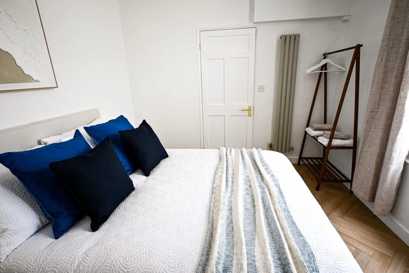Styled in calming coastal tones, this inviting king bedroom offers a peaceful retreat after a day by the sea. Crisp linens, elegant furnishings and plenty of space to unwind make it ideal for restful nights and lazy holiday mornings in Ramsgate.
