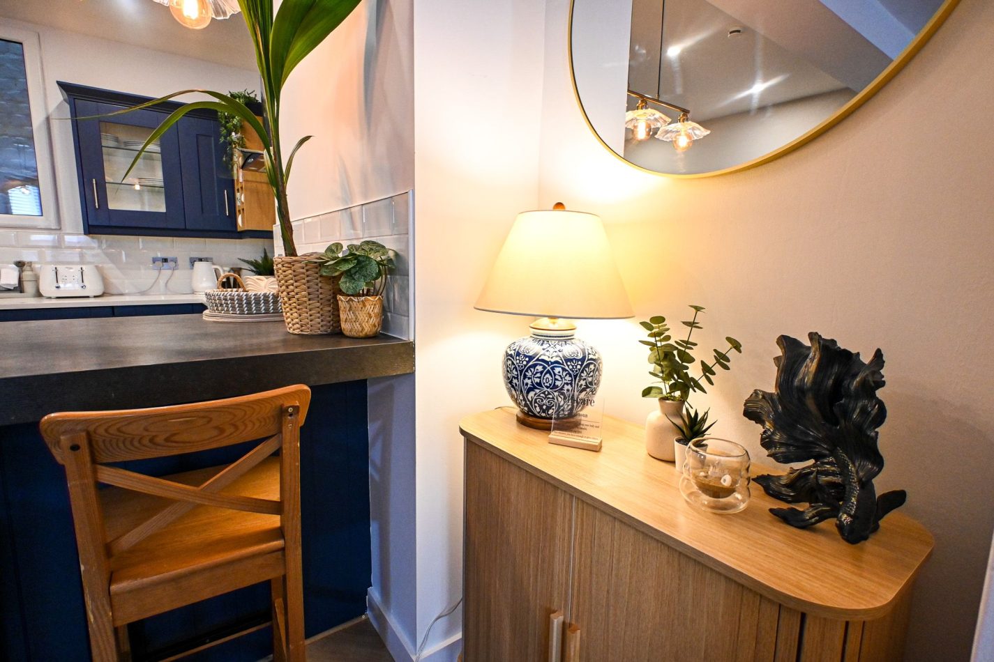 The heart of Kent House, this stylish open-plan kitchen and lounge is designed for socialising. Cook, dine and unwind together in a beautifully connected space, perfect for family gatherings, group getaways and relaxed evenings after exploring Ramsgate Ha