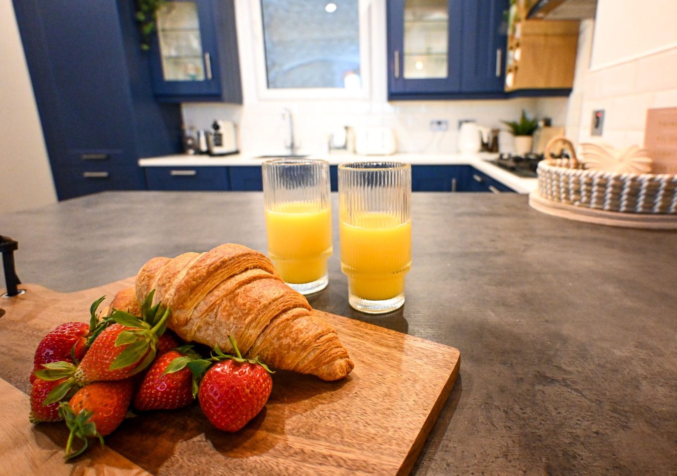 Start your day the right way with fresh coffee, warm pastries and a leisurely breakfast in the heart of the home. The beautifully designed kitchen makes mornings a pleasure before heading out to explore Ramsgate Harbour, the beach and the Kent coastline.