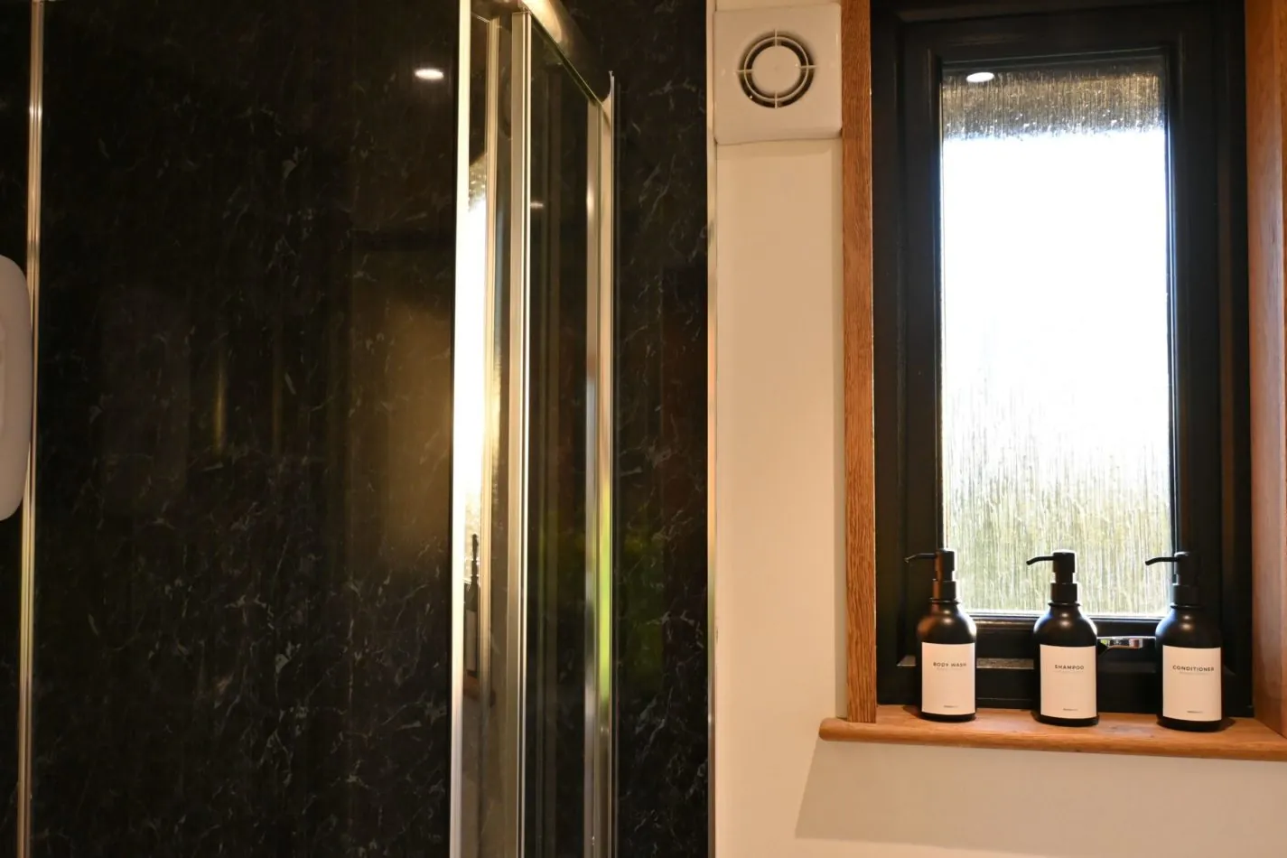 Step from the spacious shower to soft towels and complimentary toiletries, making it easy to refresh after a walk or private hot-tub soak.