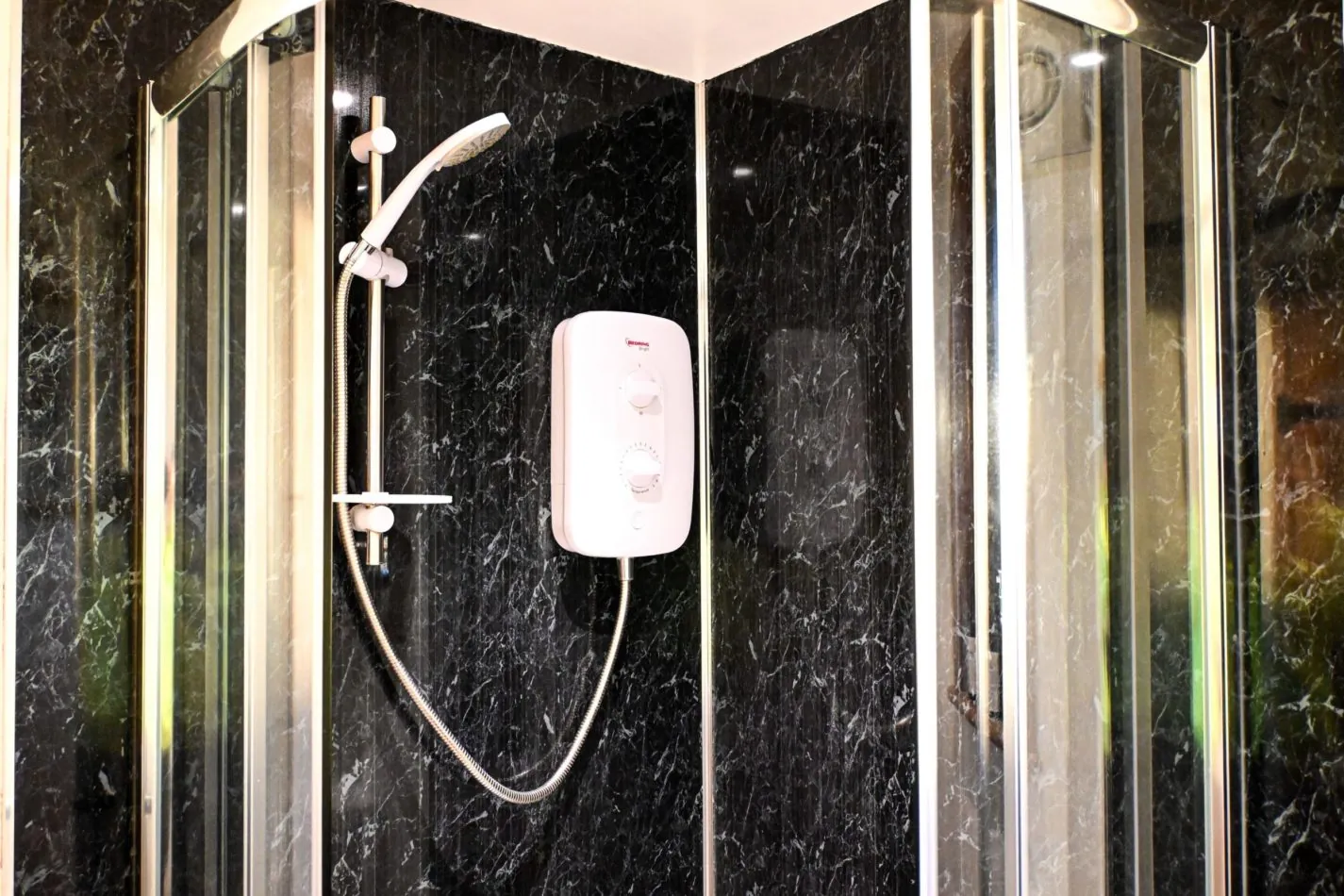 Step into the modern shower and freshen up after exploring Port Lympne, walking the countryside trails or relaxing in the hot tub.