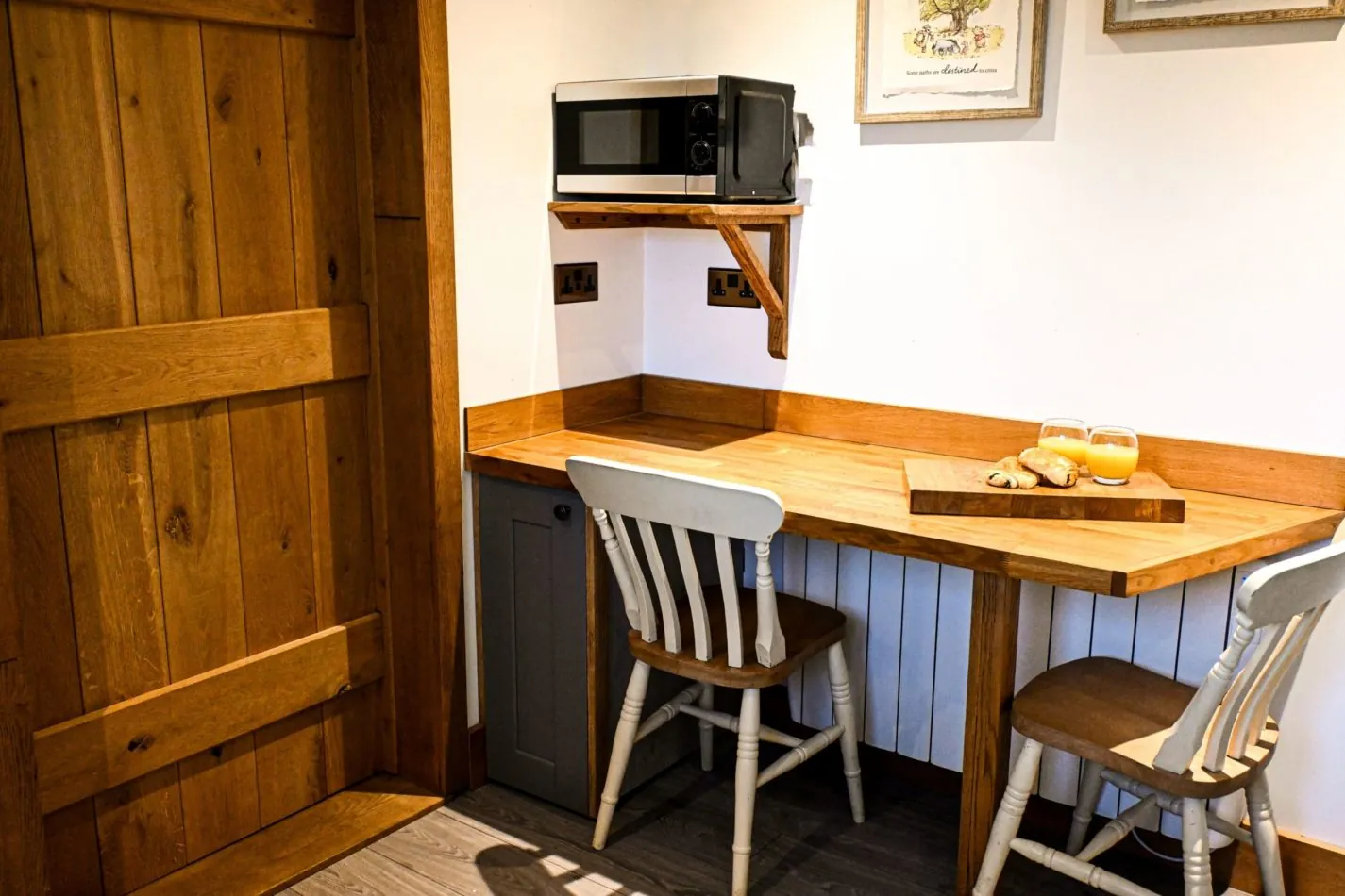 Pull up a chair at the kitchen breakfast bar for morning coffee, a relaxed meal or a quiet spot to plan your day’s adventures.