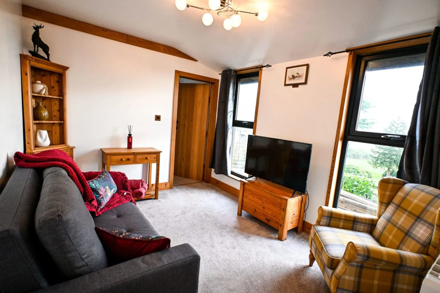 ut your feet up in the cosy lounge, stream a favourite film on the Smart TV or simply enjoy the changing countryside views through the windows.