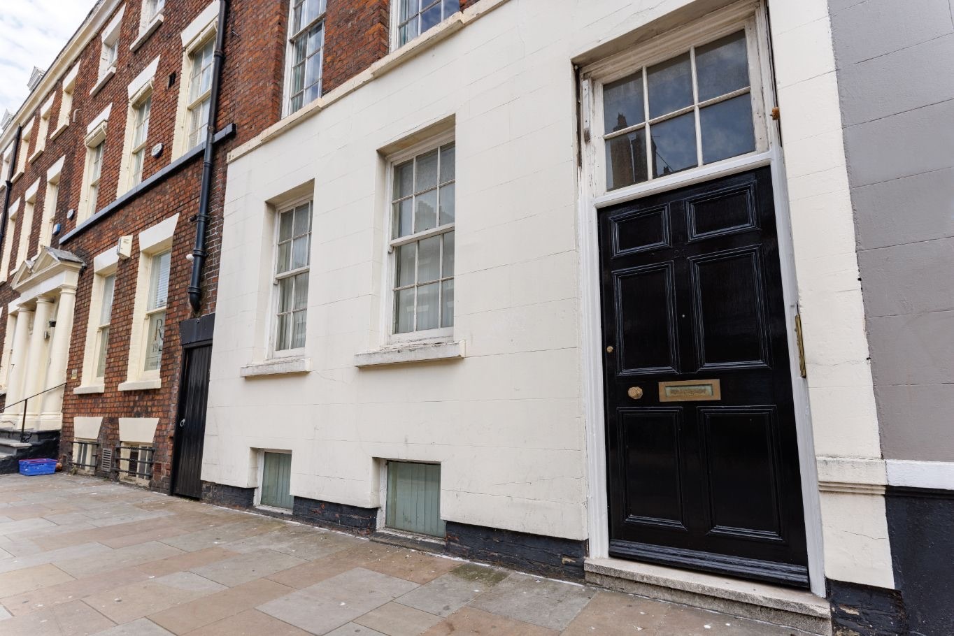Rodney Street places you right in central Liverpool, giving contractors and professionals a convenient base close to city amenities and transport connections while retaining the independence of your own apartment.