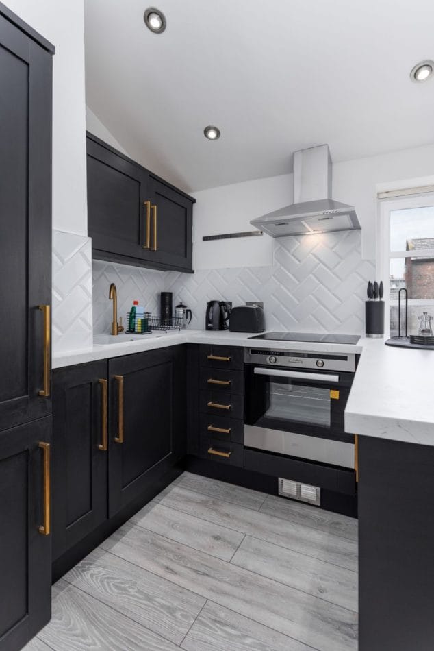 Your own well-equipped kitchen gives you the freedom to self-cater throughout your stay – perfect for breakfast before work, preparing lunches or cooking dinner rather than relying on takeaways during longer bookings.