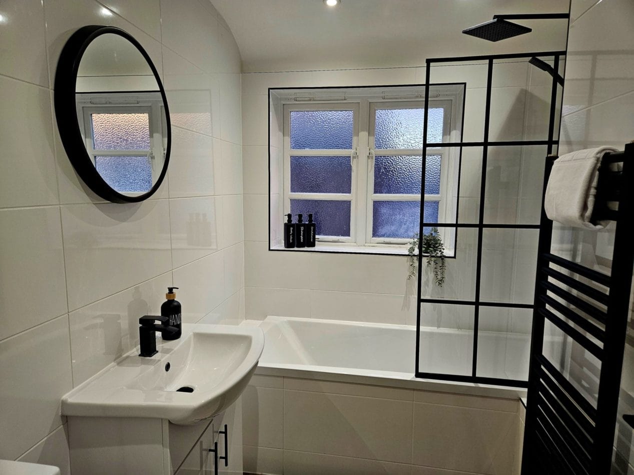 The modern bathroom offers a bath with shower over, WC and everyday essentials, giving contractors and longer-stay guests a clean and comfortable space to get ready for work or unwind afterwards.