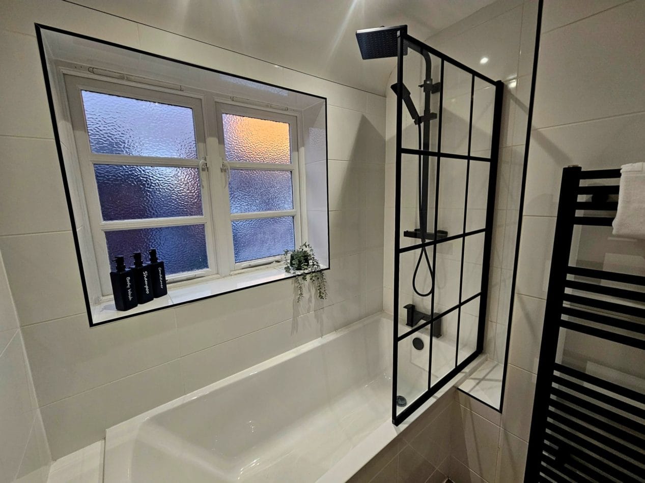 A bright, modern bathroom with shower over the bath – ideal for a quick shower before work or a relaxing soak at the end of a long day. Practical everyday facilities for contractors and extended-stay guests.