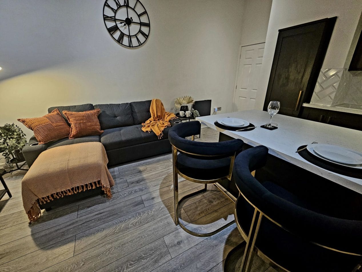 A comfortable living and dining space where you can eat, work or relax at the end of the day. Rodney Street gives longer-stay guests the space and independence that you simply don’t get from a standard hotel room.