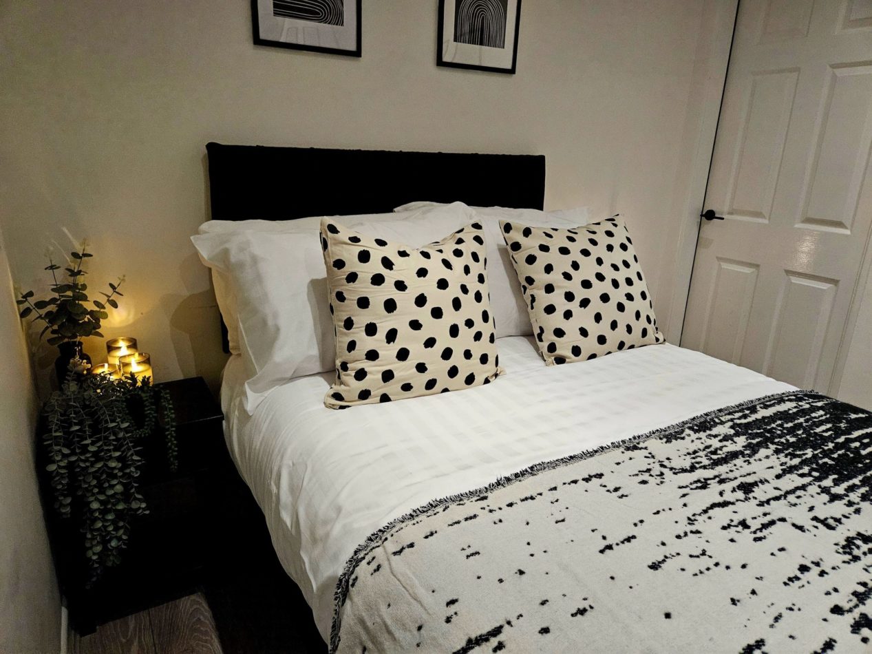 The separate double bedroom offers a comfortable place to recharge at the end of the day, with storage available for longer stays. Unpack, settle in and make Rodney Street your Liverpool home from home.