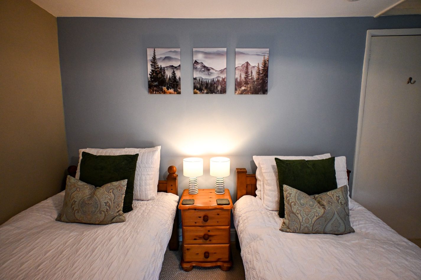 Poacher's End is a perfect property for families with two double bedrooms and 1 twin room with full size single beds