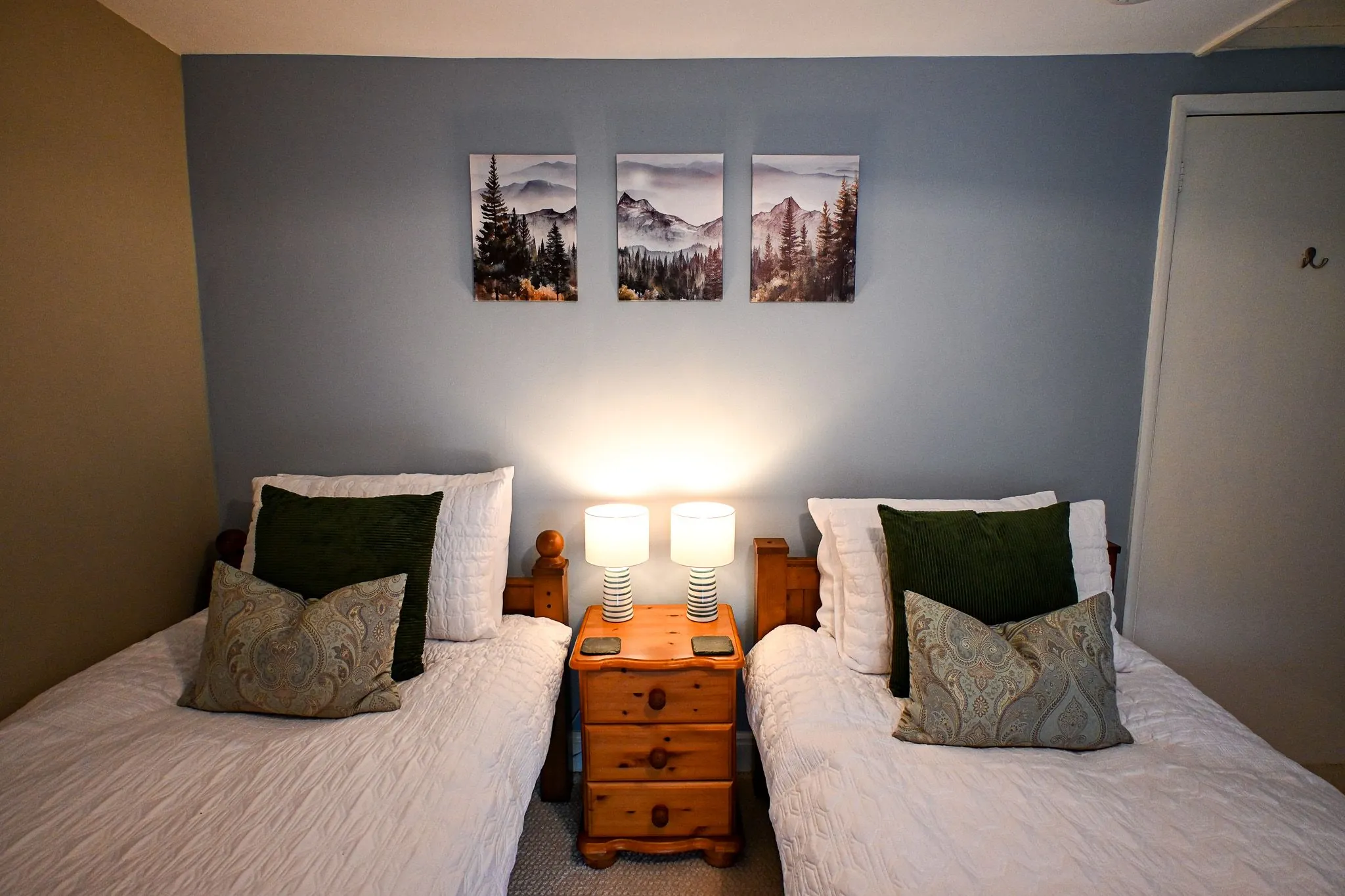 Poacher's End is a perfect property for families with two double bedrooms and 1 twin room with full size single beds
