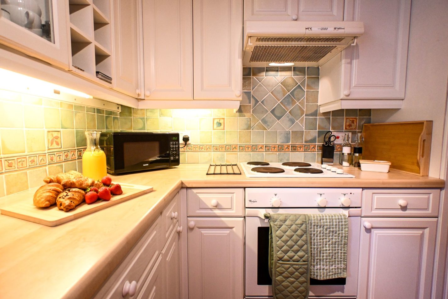 The kitchen has everything you need to prepare a sumptuous family lunch to be eaten together around the dining table