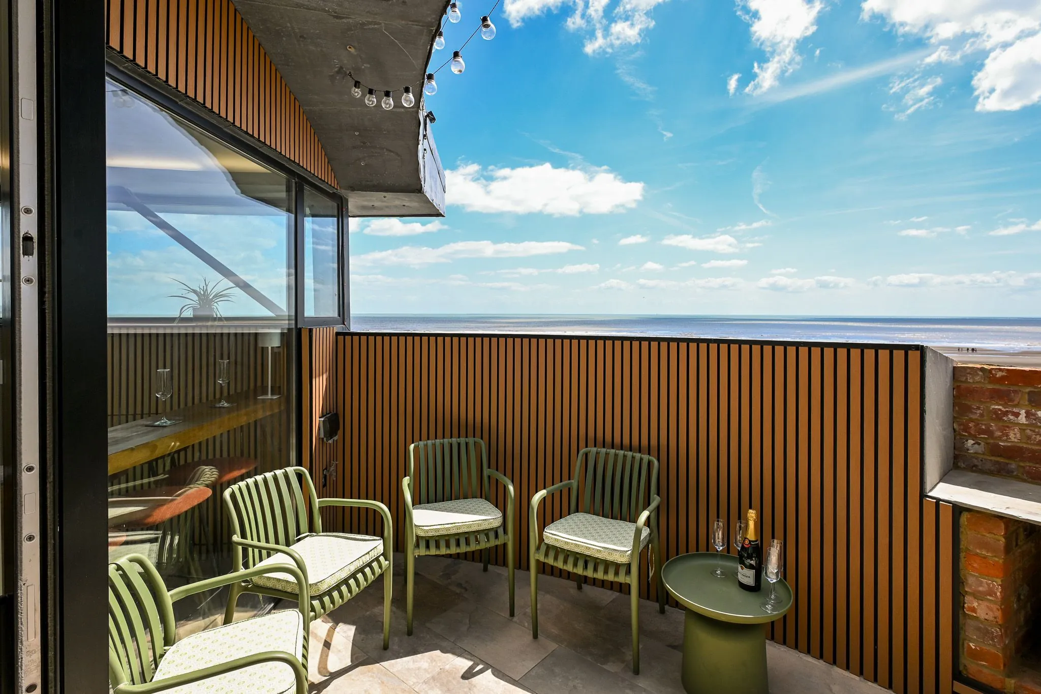 Claim your favourite chair, pour a drink and settle in with the sea air. This private balcony is your front-row seat to Dymchurchâ€™s huge skies and coastline â€” perfect for morning coffee, sundowners and doing absolutely nothing.