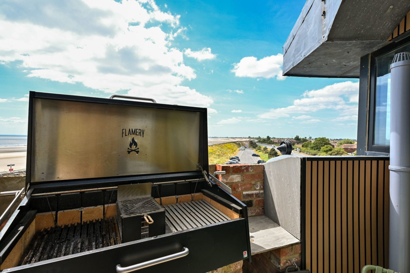 BBQ with a coastal twist. Cook outside on the balcony while the sea breeze rolls in, then gather everyone together for dinner — because somehow food always tastes better on holiday.