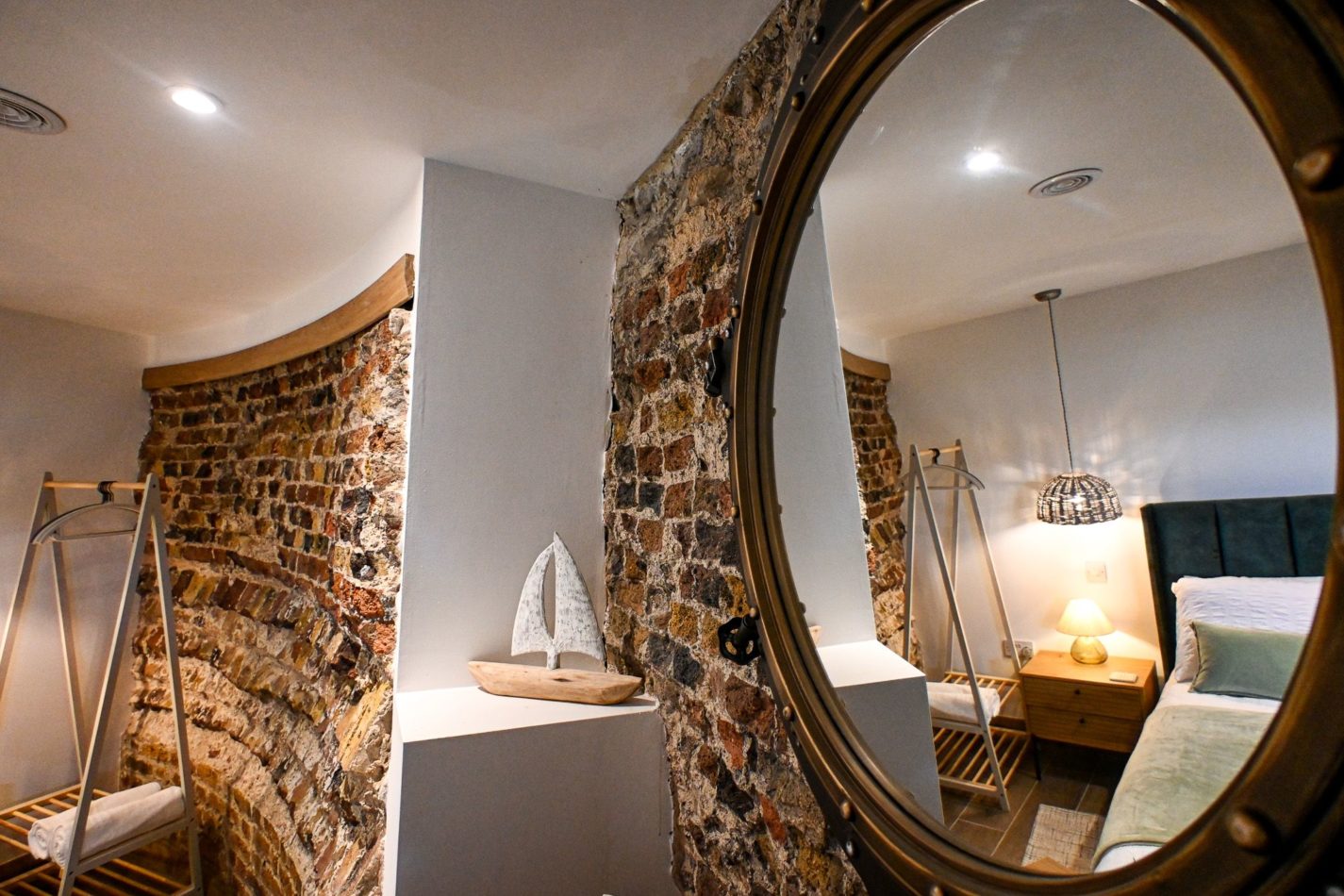 Old meets new beautifully throughout Martello 25. Original exposed brick and the tower’s curved walls sit alongside luxurious furnishings to create bedrooms packed with warmth and personality.