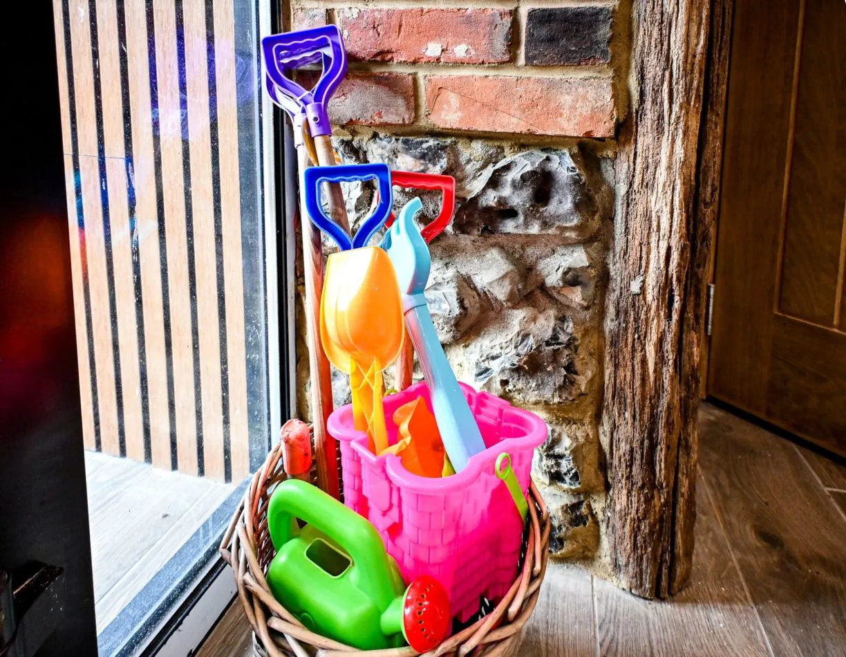Little guests are very welcome! We have thought about those all-important beach days, with buckets and spades ready for adventures on the sand just moments from your front door.