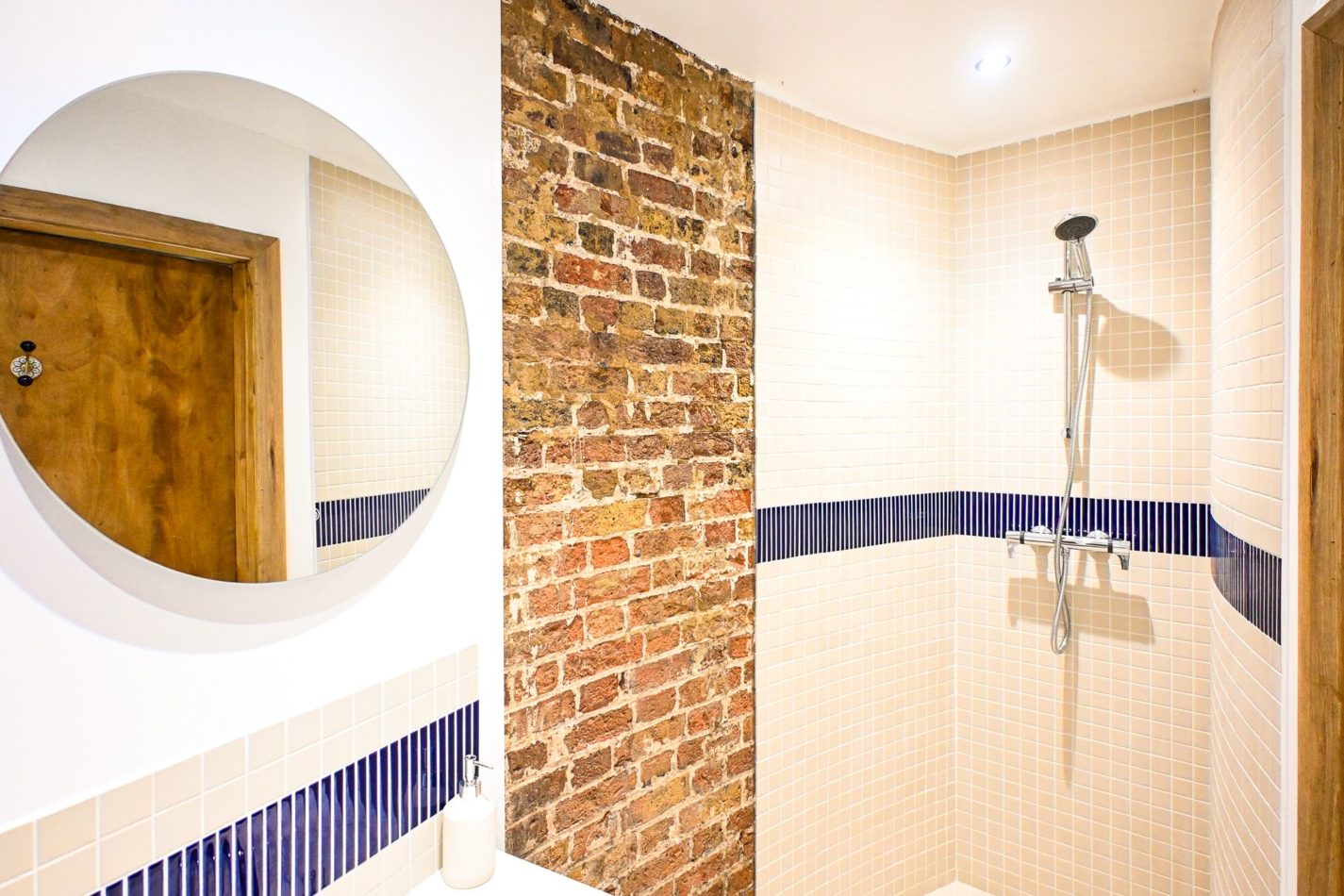 Straight off the beach and covered in sand? No problem. The handy ground-floor shower room is perfect for rinsing off after a day by the sea before heading upstairs to relax — a little detail that makes beach holidays so much easier.