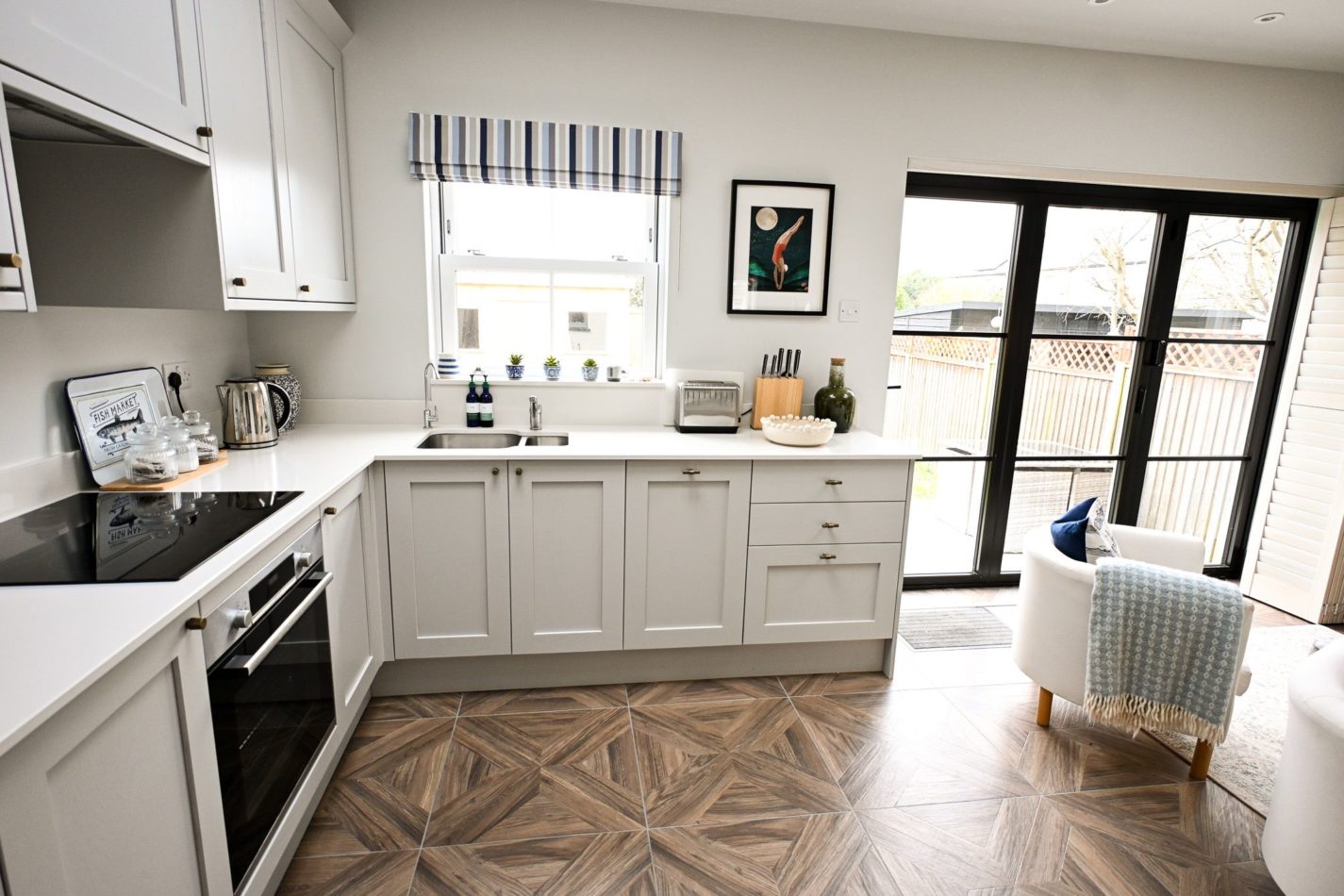 Prepare everything from a quick breakfast to a family feast in the bright, well equipped kitchen, with plenty of space to cook and make yourself at home.