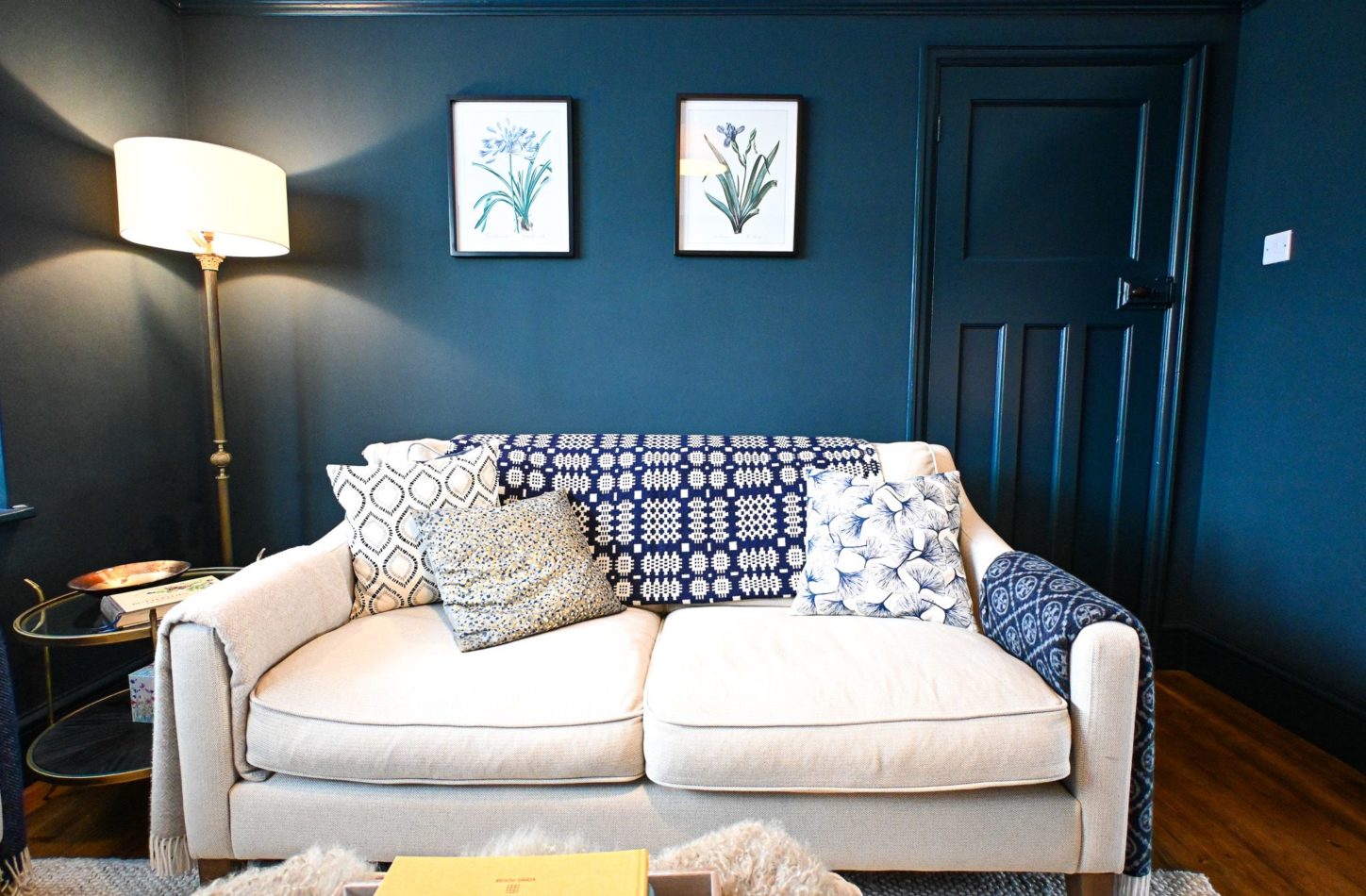 Stretch out on the comfortable sofa with a good book or your favourite film, enjoying the warmth and welcoming atmosphere of the beautifully decorated lounge.