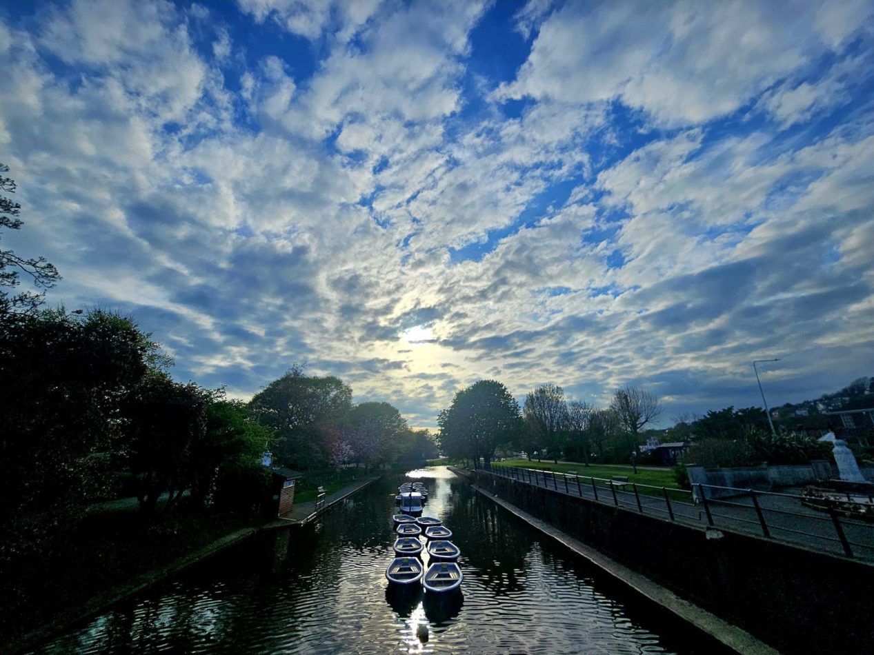 Explore the beautiful Royal Military Canal, where peaceful waterside walks offer a lovely way to discover Hythe and its surrounding countryside.