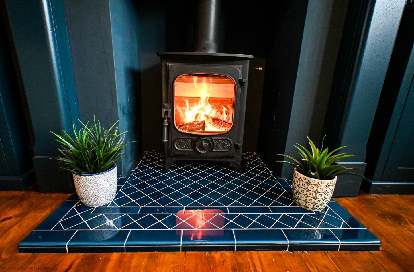 Imagine returning from a refreshing winter walk along the seafront to the warmth of a crackling log burner, the perfect setting for a cosy evening together.